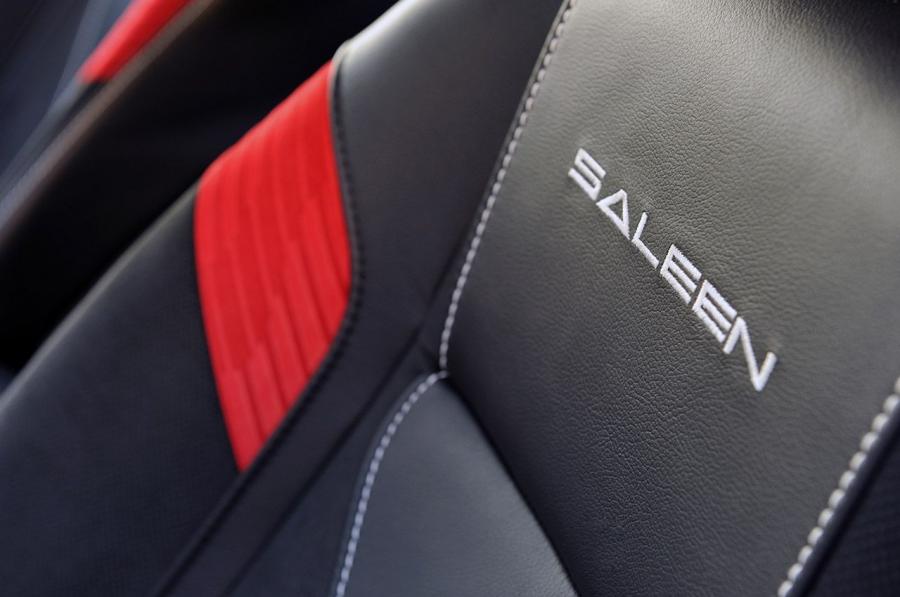 Детали интерьера Saleen S281 2010 года  (фото 21 из 51)
